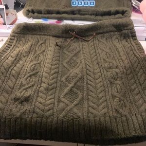 I am selling this cute mini skirt perfect for fall weather